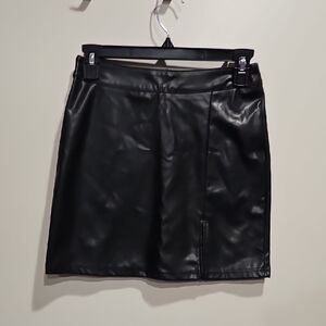 SHEIN Black Faux Leather Mini Skirt with Front Zip Detail